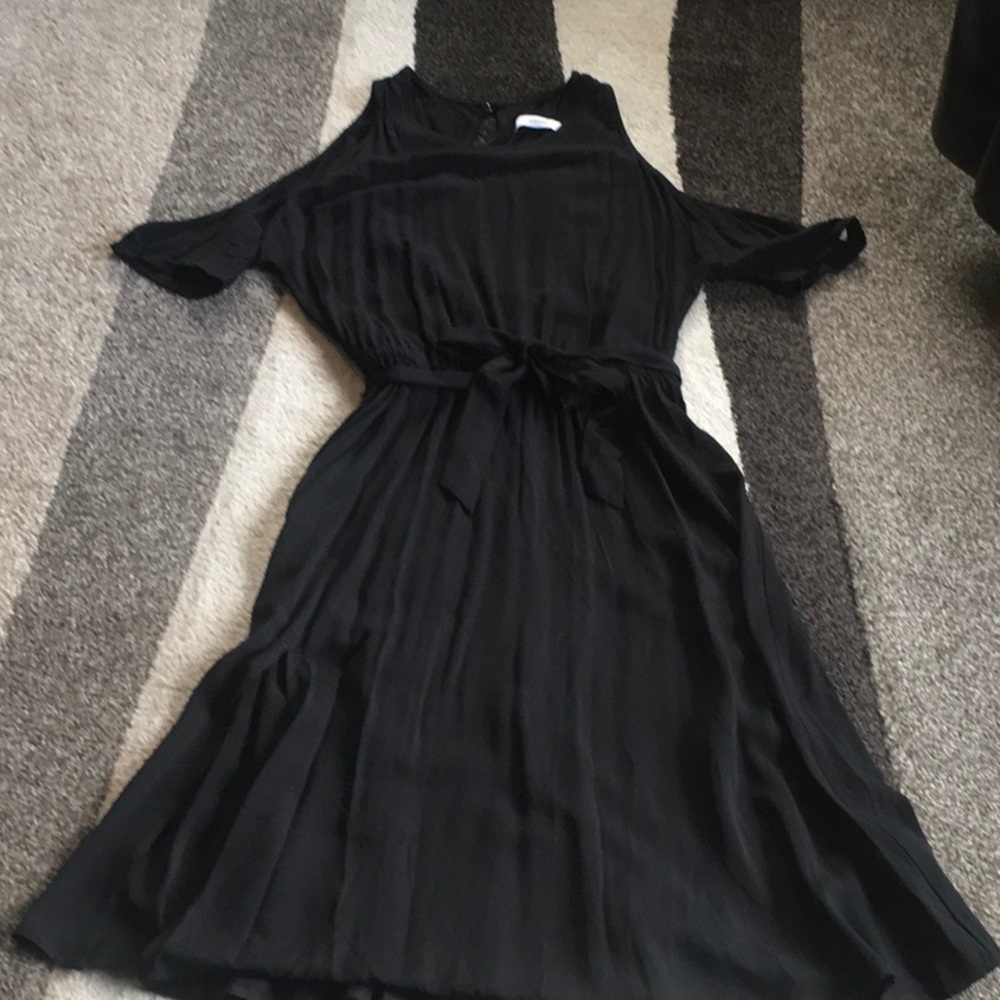 😎 Black Peekaboo Dress